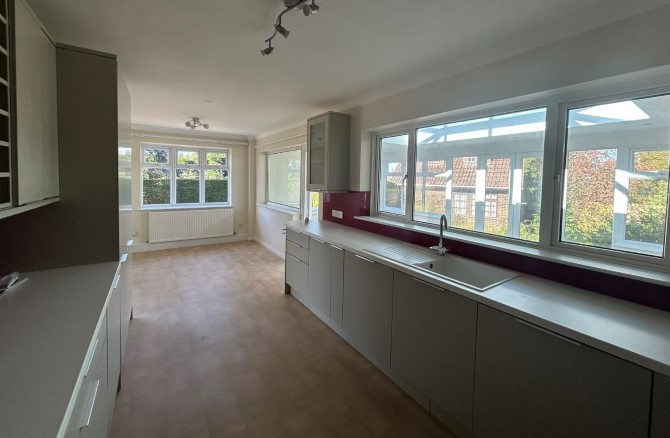 Cemmaes Meadow, London Road, Ashington, Pulborough, RH20 3JR