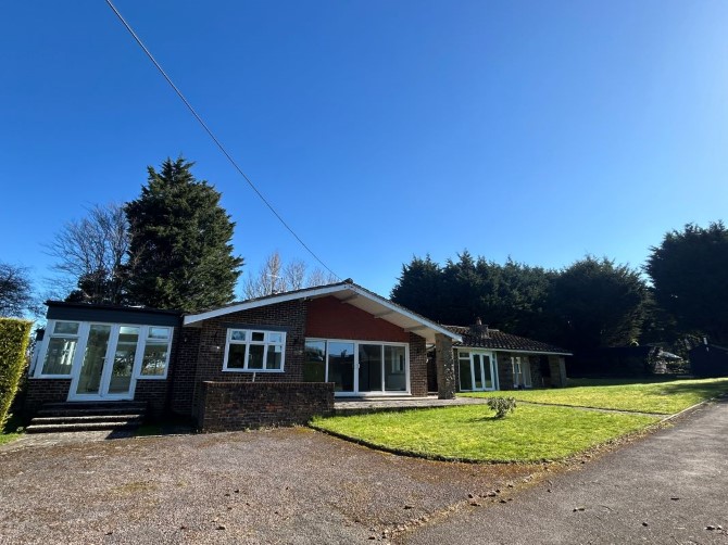 Cemmaes Meadow, London Road, Ashington, Pulborough, RH20 3JR