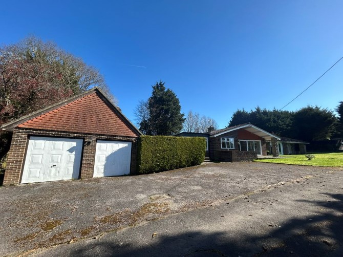 Cemmaes Meadow, London Road, Ashington, Pulborough, RH20 3JR