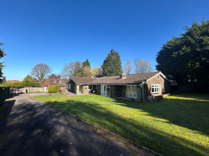 Cemmaes Meadow, London Road, Ashington, Pulborough, RH20 3JR
