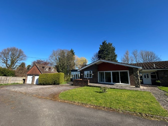 Cemmaes Meadow, London Road, Ashington, Pulborough, RH20 3JR