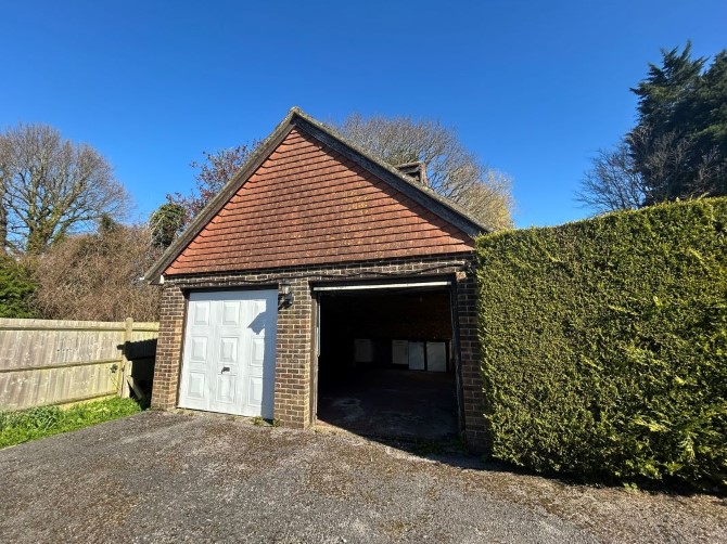 Cemmaes Meadow, London Road, Ashington, Pulborough, RH20 3JR