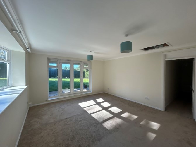 Cemmaes Meadow, London Road, Ashington, Pulborough, RH20 3JR