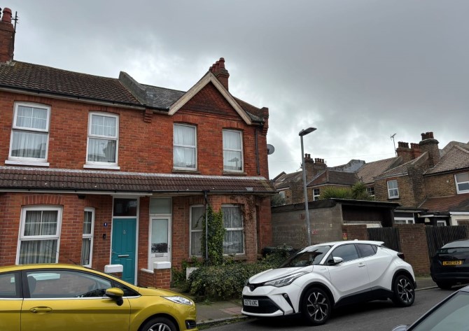 4 Avondale Road, Eastbourne, BN22 8JN