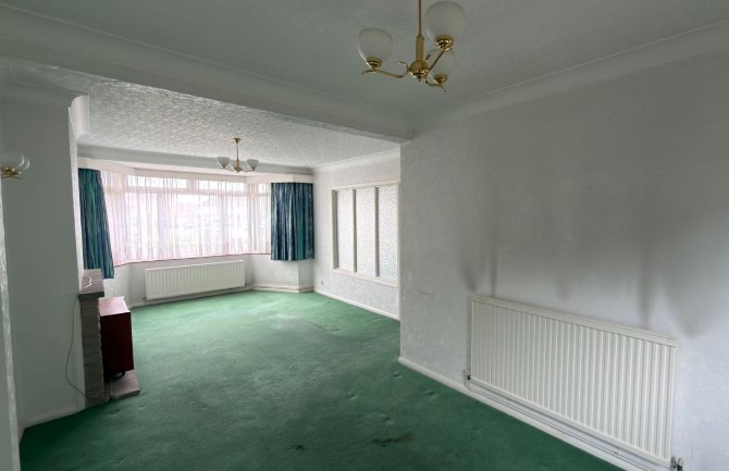 32 Cumberland Drive, Chessington, Surrey, KT9 1HQ