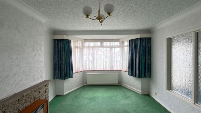 32 Cumberland Drive, Chessington, Surrey, KT9 1HQ