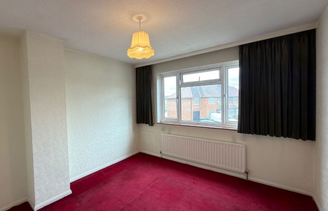 32 Cumberland Drive, Chessington, Surrey, KT9 1HQ