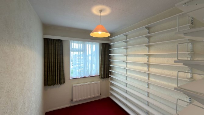 32 Cumberland Drive, Chessington, Surrey, KT9 1HQ