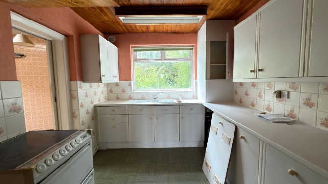 32 Cumberland Drive, Chessington, Surrey, KT9 1HQ