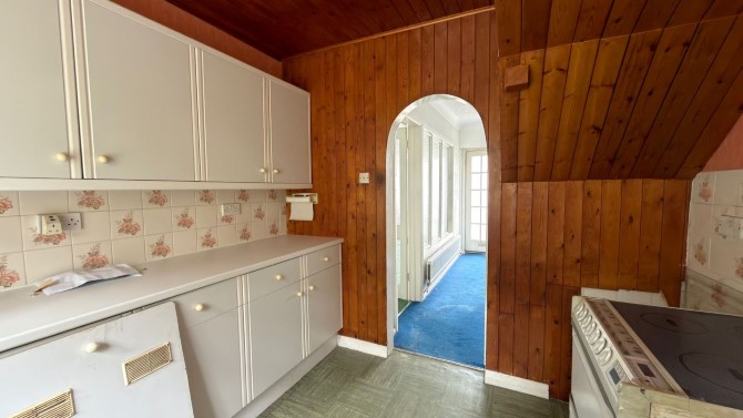 32 Cumberland Drive, Chessington, Surrey, KT9 1HQ