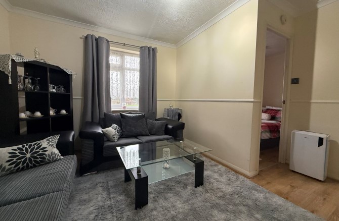1 Regents Close, Hayes, Middlesex, UB4 8JY
