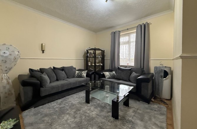 1 Regents Close, Hayes, Middlesex, UB4 8JY