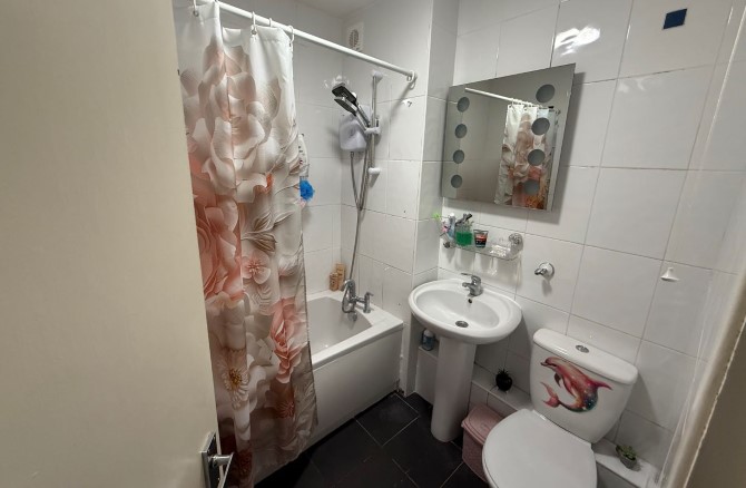 1 Regents Close, Hayes, Middlesex, UB4 8JY