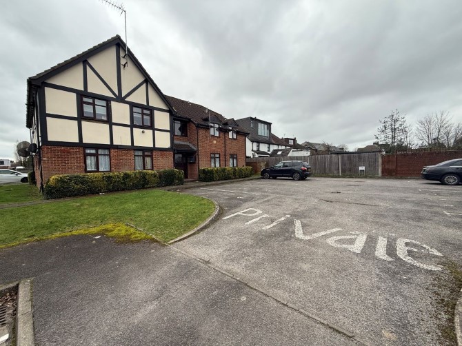 1 Regents Close, Hayes, Middlesex, UB4 8JY