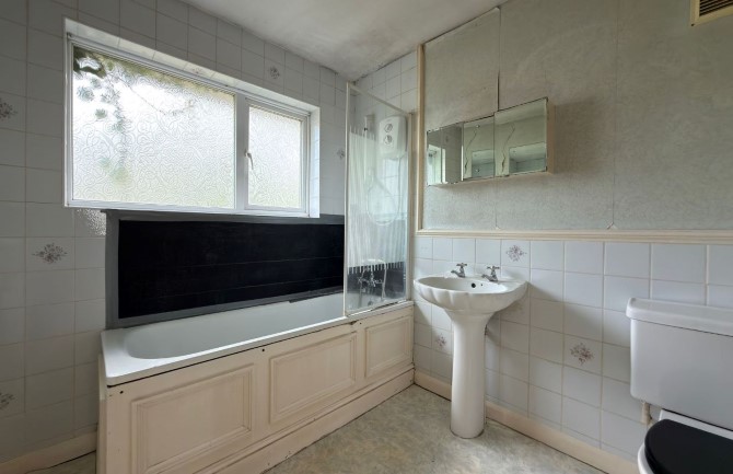 100 Ellesmere Avenue, Mill Hill, London, NW7 3HD