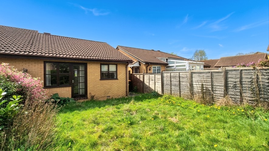 15 Belvoir Walk, Bedford, Bedfordshire MK41 8LF