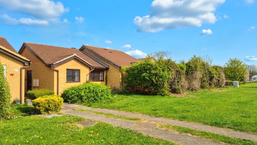 15 Belvoir Walk, Bedford, Bedfordshire MK41 8LF