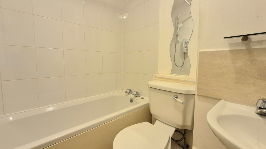 Flat B, 55 Shakespeare Road, Bedford, Bedfordshire MK40 2DX