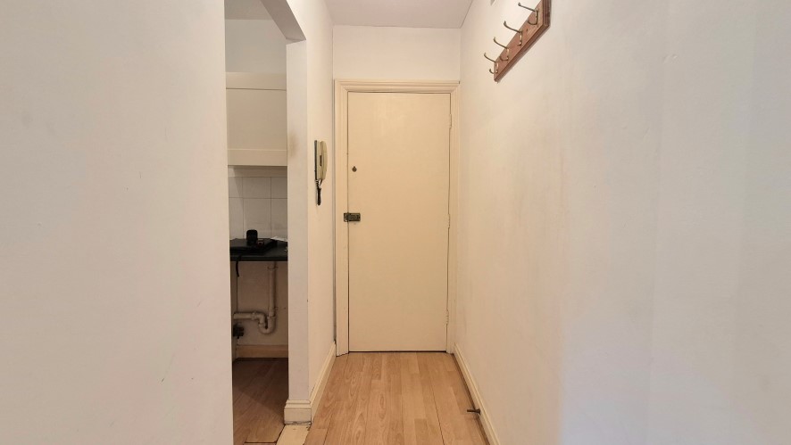 Flat B, 55 Shakespeare Road, Bedford, Bedfordshire MK40 2DX