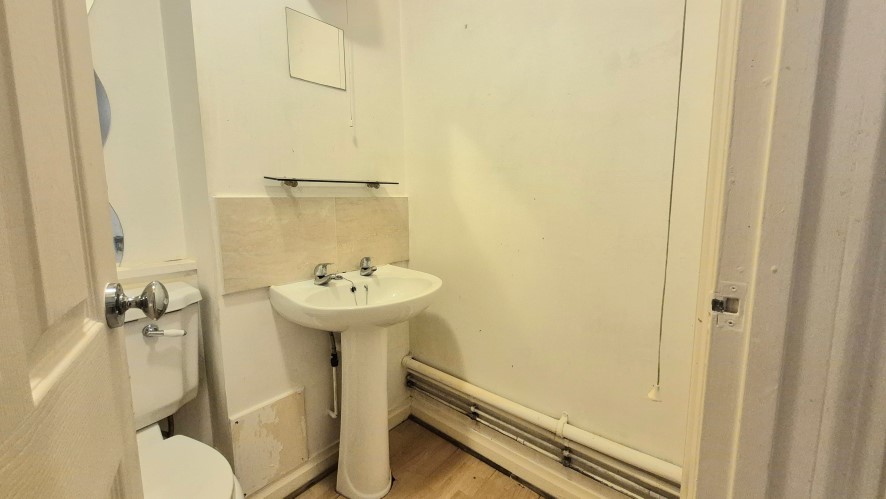 Flat B, 55 Shakespeare Road, Bedford, Bedfordshire MK40 2DX