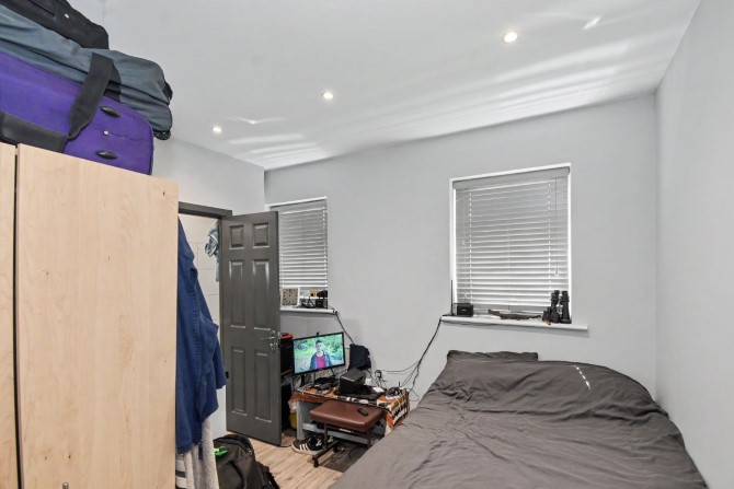 96 Bath Road, Slough, Buckinghamshire, SL1 3SY