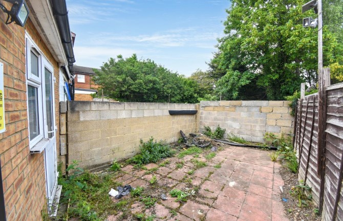 96 Bath Road, Slough, Buckinghamshire, SL1 3SY