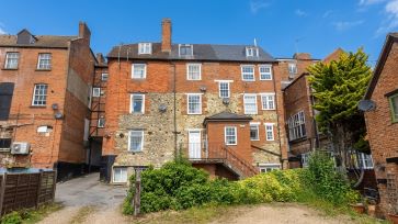 Property for Auction in Bedfordshire and Buckinghamshire - 7B Market Square, Buckingham, Buckinghamshire MK18 1NJ