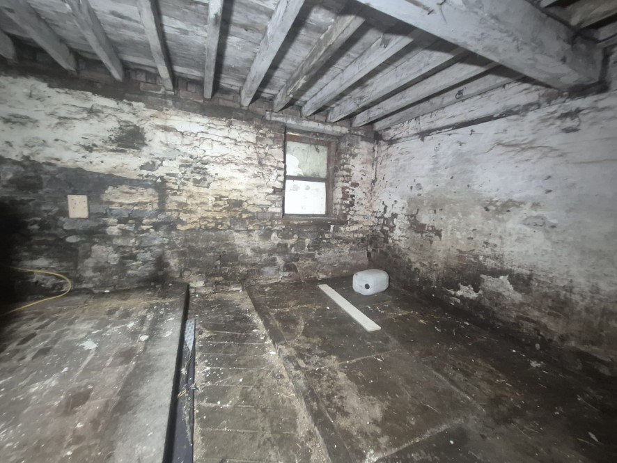 Burn Spring Farm & Land, Grains Bar, Oldham, OL4 2JY