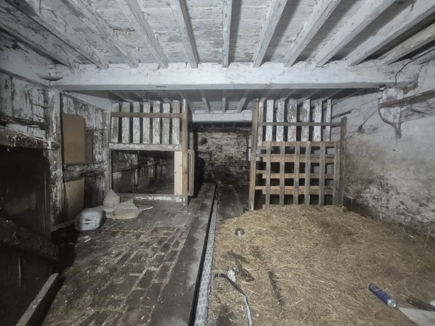 Burn Spring Farm & Land, Grains Bar, Oldham, OL4 2JY
