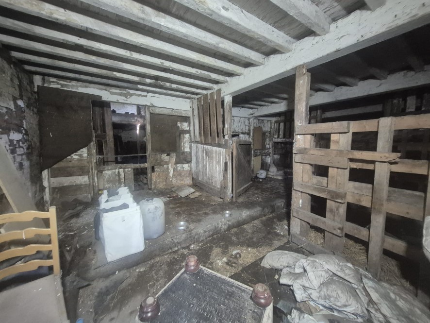 Burn Spring Farm & Land, Grains Bar, Oldham, OL4 2JY