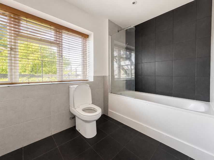 Flat 10, 1A Midland Road, Wellingborough, Northamptonshire NN8 1HA