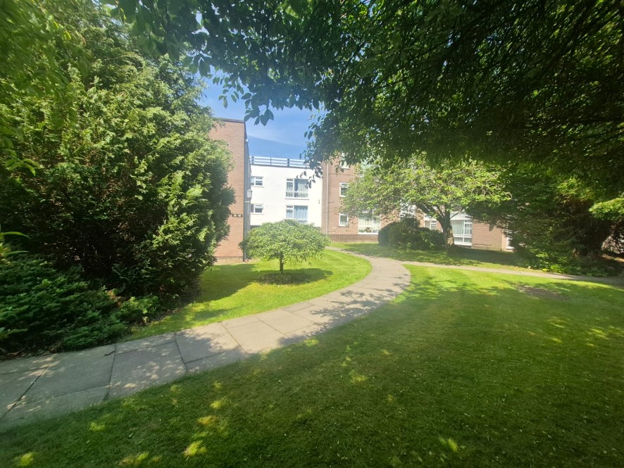 54 Thorne House, Wilmslow Road, Manchester, M14 6DW