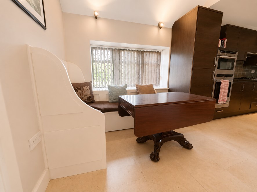 Cemetary Lodge, 51 Castle Road, Wellingborough, Northamptonshire NN8 1LL