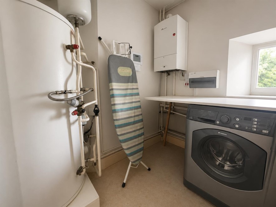 Cemetary Lodge, 51 Castle Road, Wellingborough, Northamptonshire NN8 1LL