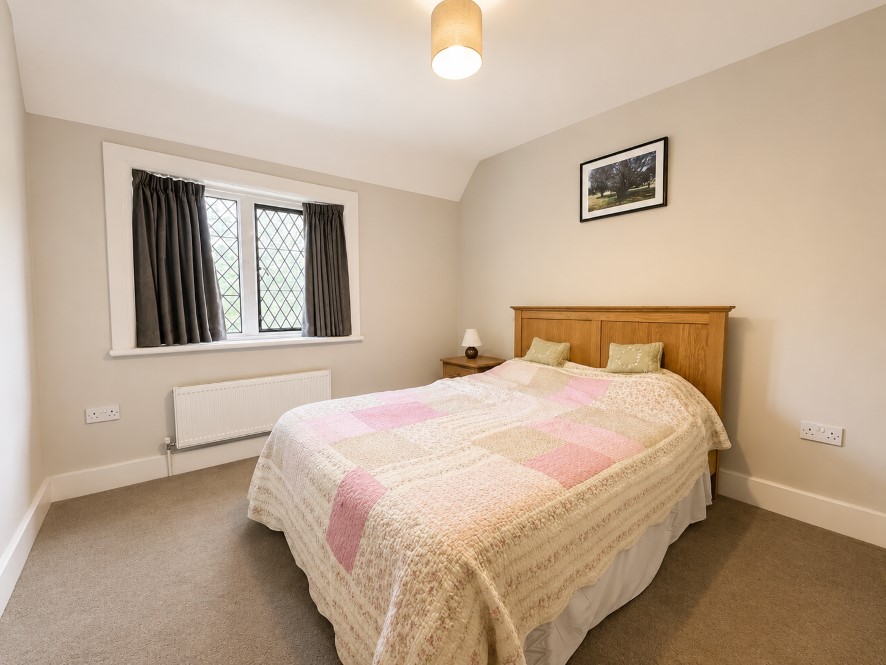 Cemetary Lodge, 51 Castle Road, Wellingborough, Northamptonshire NN8 1LL