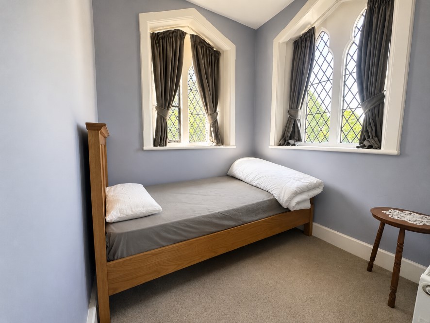 Cemetary Lodge, 51 Castle Road, Wellingborough, Northamptonshire NN8 1LL