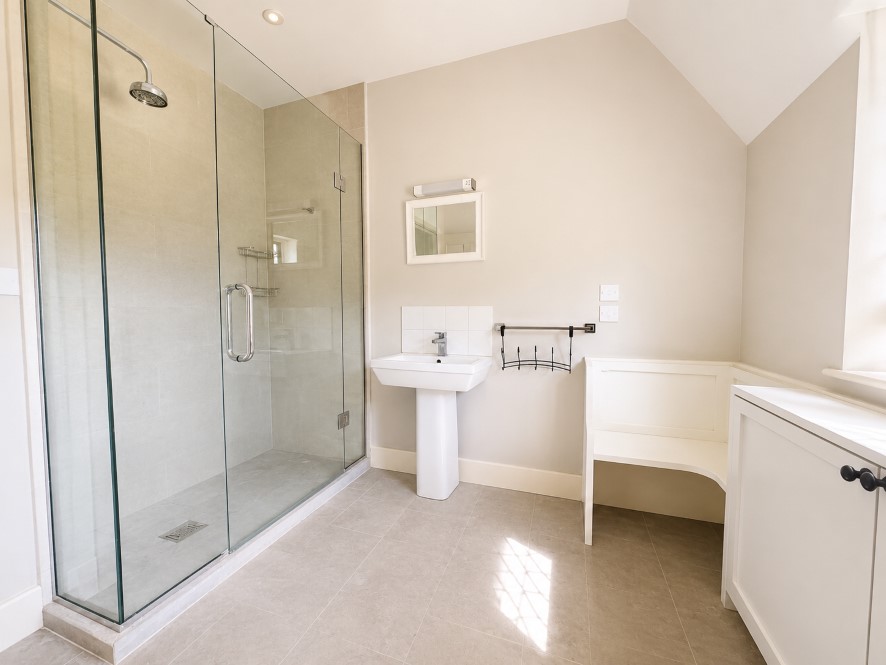 Cemetary Lodge, 51 Castle Road, Wellingborough, Northamptonshire NN8 1LL