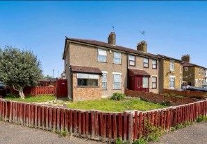 Property for Auction in London - 40 Wood Avenue, Purfleet-on-Thames, Essex, RM19 1TL