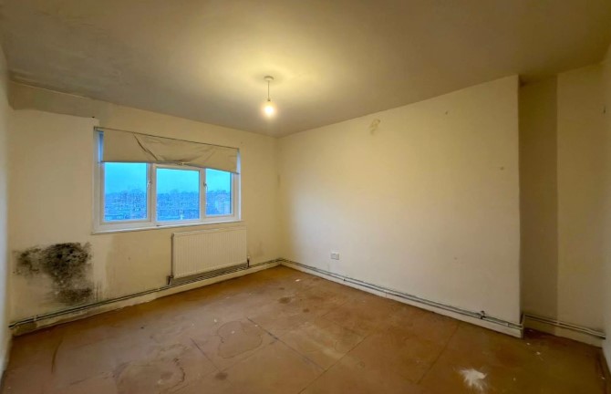 32D St Julians Road, Kilburn, London, NW6 7LB