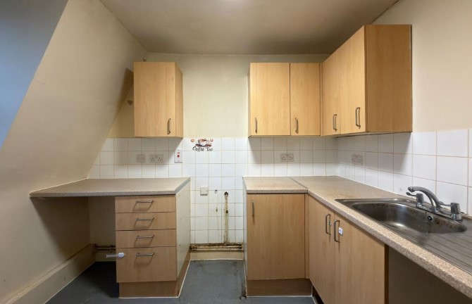 32D St Julians Road, Kilburn, London, NW6 7LB