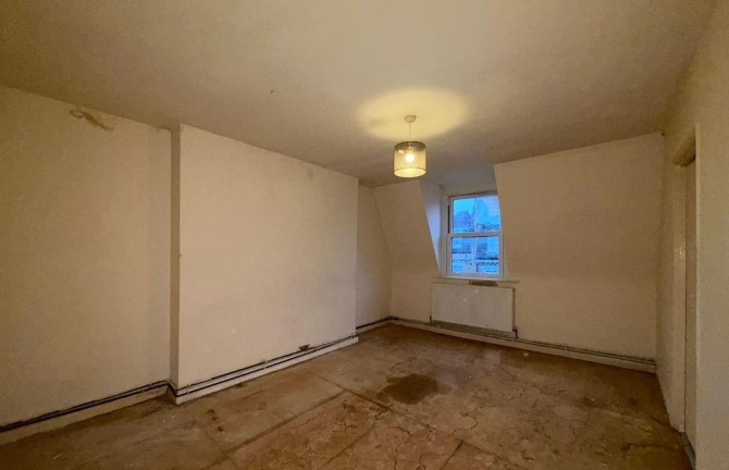 32D St Julians Road, Kilburn, London, NW6 7LB
