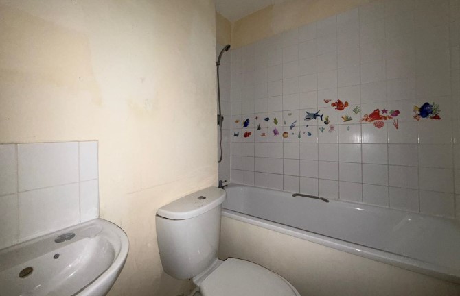 32D St Julians Road, Kilburn, London, NW6 7LB