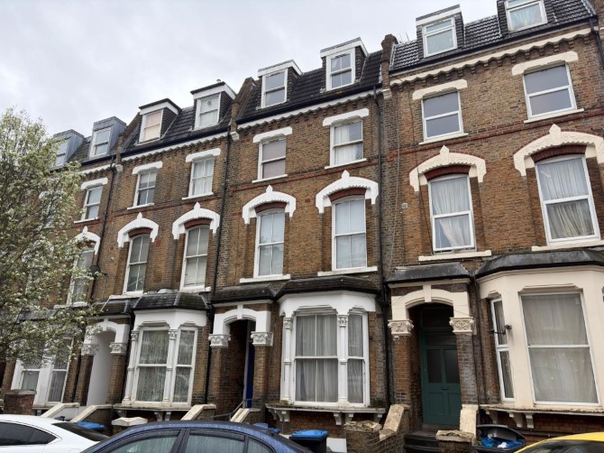 32D St Julians Road, Kilburn, London, NW6 7LB