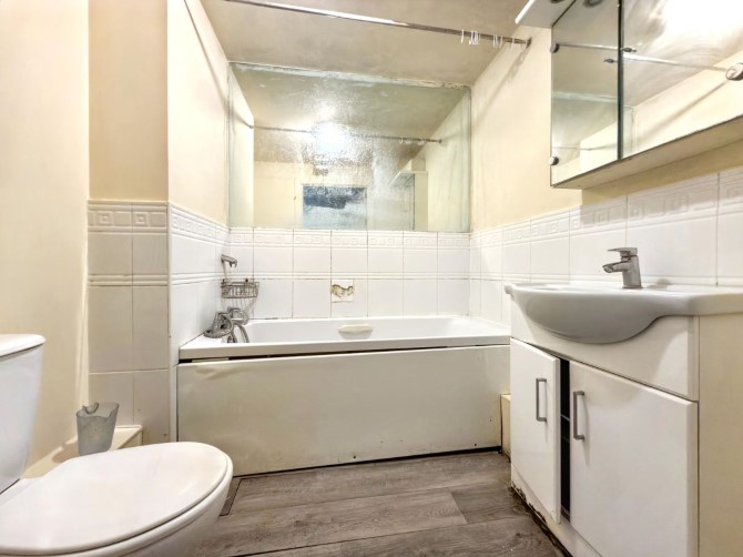 Flat 40 Centrika, Bath Road, Slough, Buckinghamshire, SL1 3SL