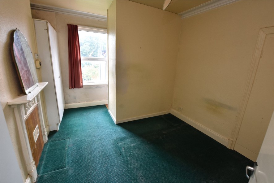 44 Gledhow Wood Avenue, Leeds, West Yorkshire LS8 1NY