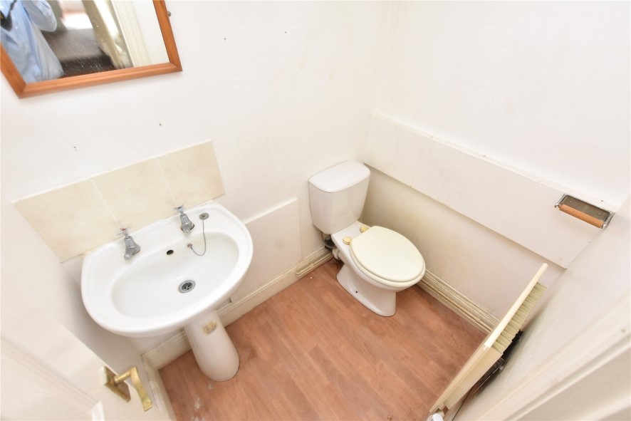 44 Gledhow Wood Avenue, Leeds, West Yorkshire LS8 1NY