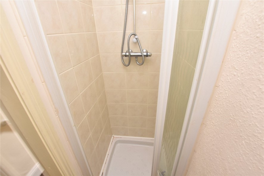 44 Gledhow Wood Avenue, Leeds, West Yorkshire LS8 1NY