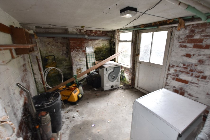 44 Gledhow Wood Avenue, Leeds, West Yorkshire LS8 1NY