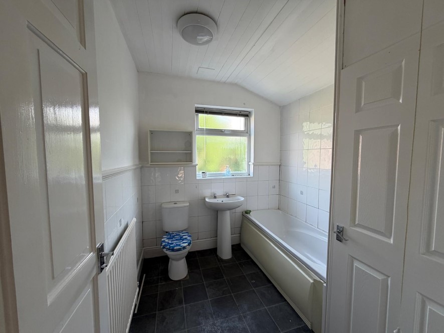 25 Sterland Street, Chesterfield, Derbyshire S40 1BN