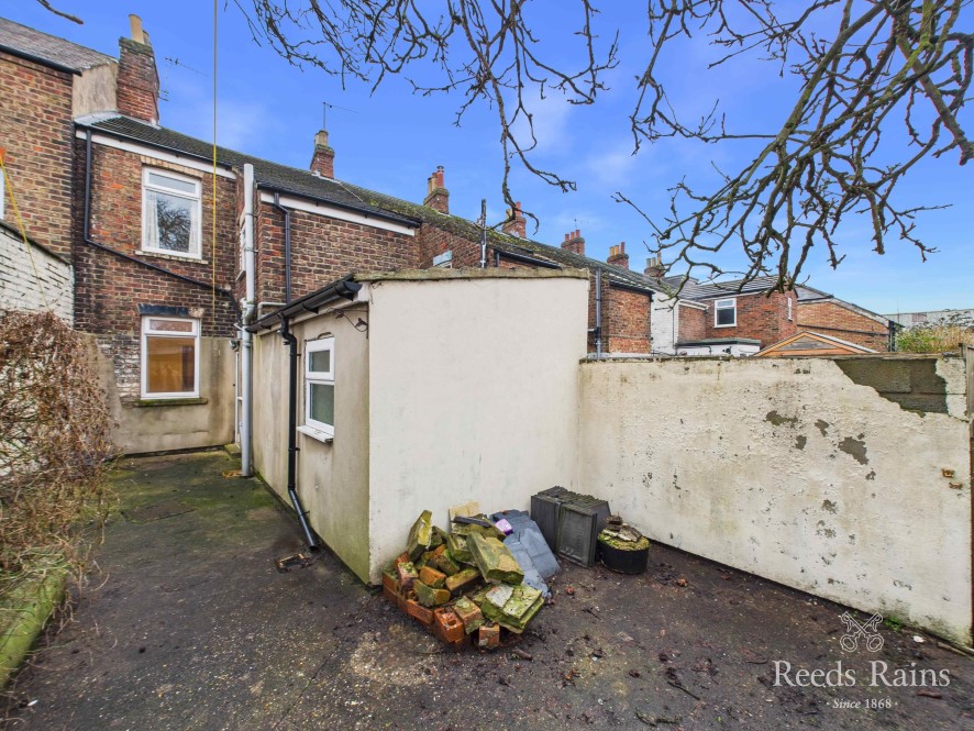 10 Moorfield Road, Bridlington, East Yorkshire, YO16 4LE